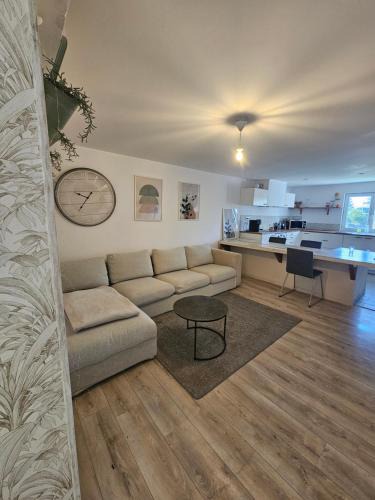 Lanrelas Apartment | Spacieux T3 en Centre Bretagne