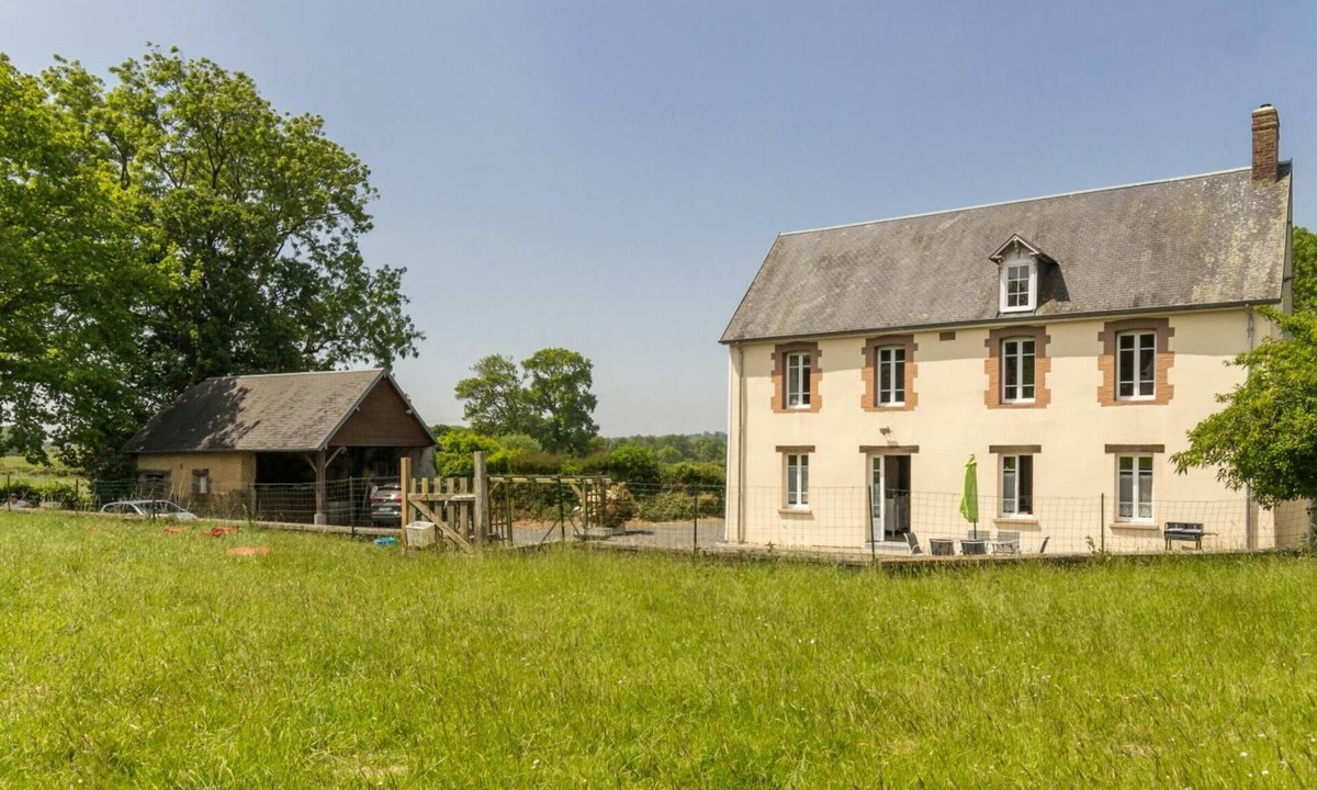 Saint-Martin-de-Cenilly Cottage | Spacious country house with garden and pets allowed in Normandy