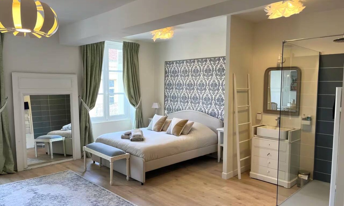 Richelieu House | Spacious Family Home in Richelieu - Sleeps 7
