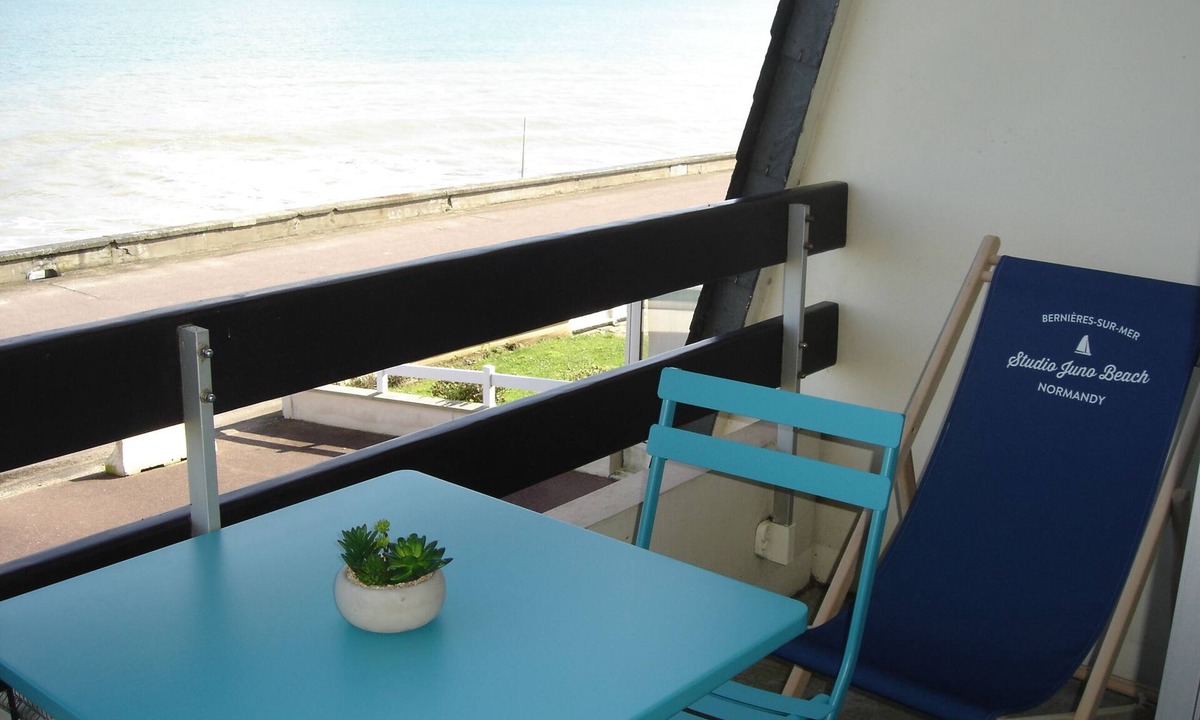 Bernieres-sur-Mer Apartment | SPACIOUS STUDIO SUPERB SEA VIEW ON JUNO BEACH