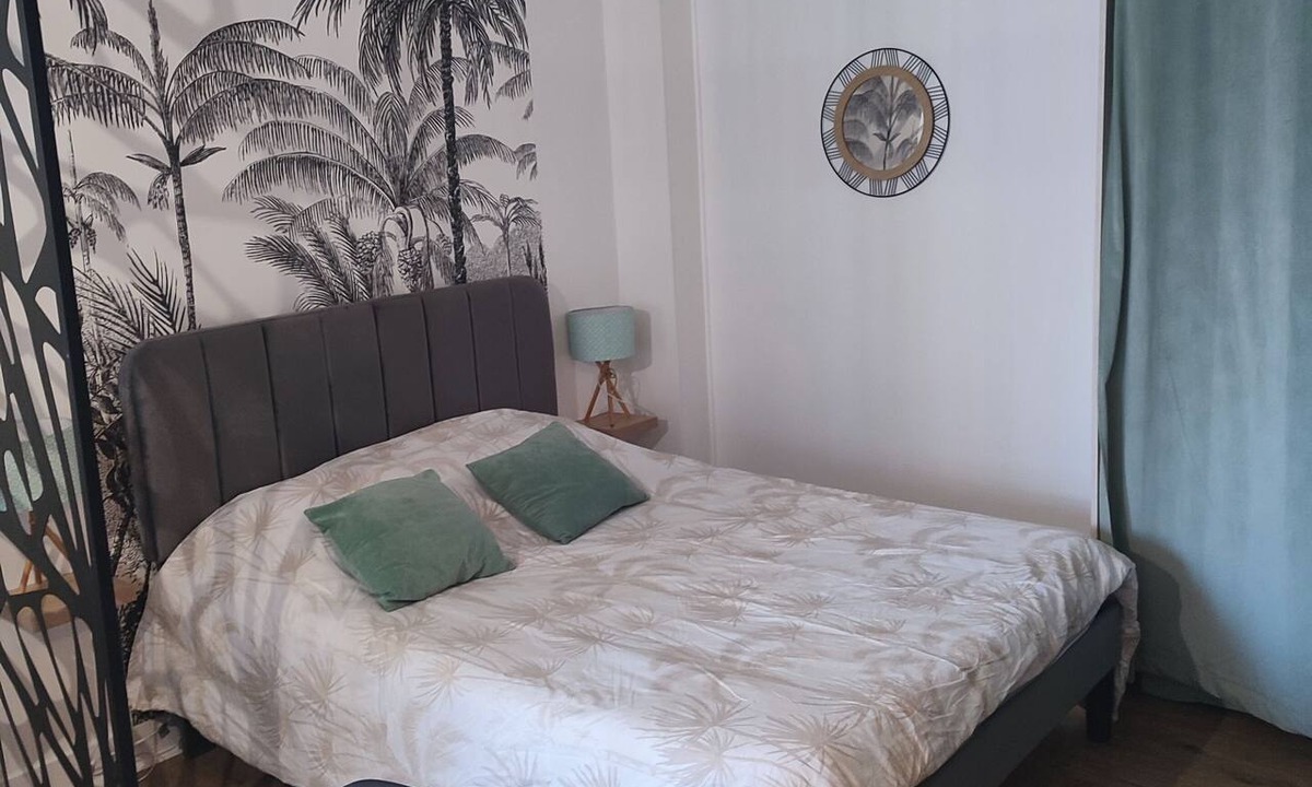 Bagnoles-de-l'Orne Apartment | Studio facing the lake, 300 meters from the thermal baths