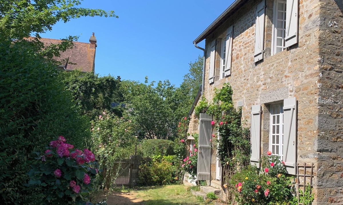Carolles Cottage | Stone house 10 minutes from the beach.
