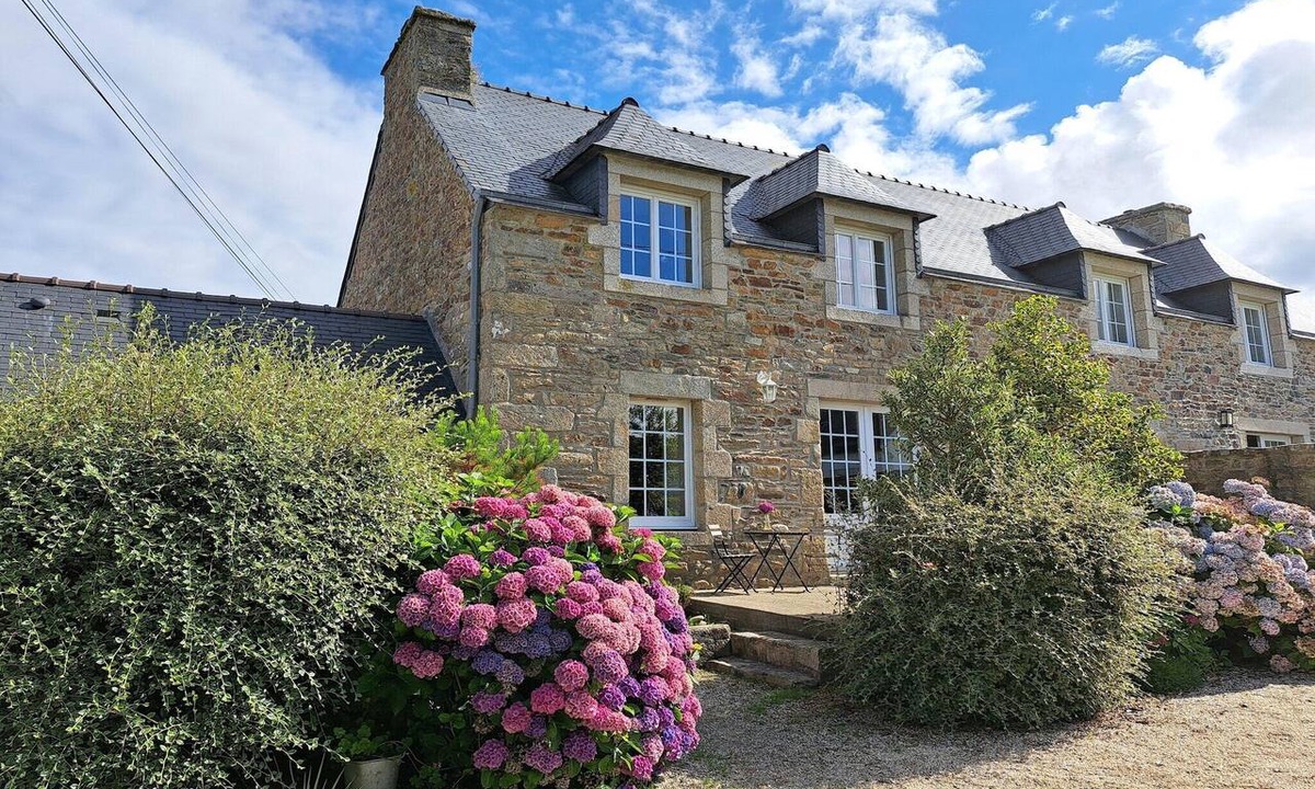 Lannilis House | Stone house in Brittany by the sea