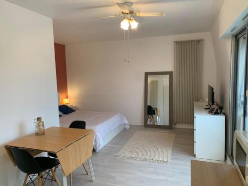 Le Pouliguen Apartment | Studio 27m² - centre-ville - parking privé - Tt équipée - 1km Gare TGV