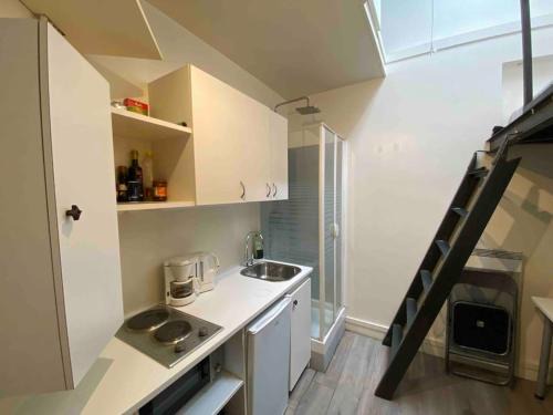 Necker Apartment | Studio 9m2 Tour Eiffel Invalide champ de mars 75015 Paris