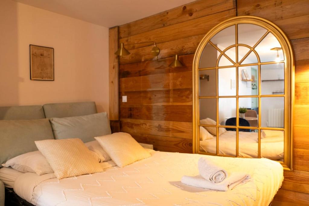 Saint-Julien Apartment | Studio au pied du Château - centre Caen - tram