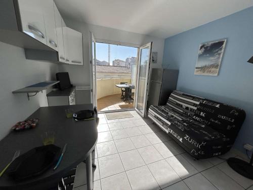 Saint-Hilaire-de-Riez Apartment | Studio cabine 3/4 couchages avec balcon et parking à Saint-Hilaire-de-Riez - FR-1-224C-293