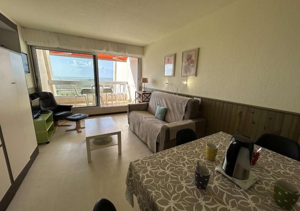 Saint-Jean-de-Monts Apartment | Studio cabine 4 pers avec balcon, parking et animaux admis à 50m de la plage - FR-1-224C-142