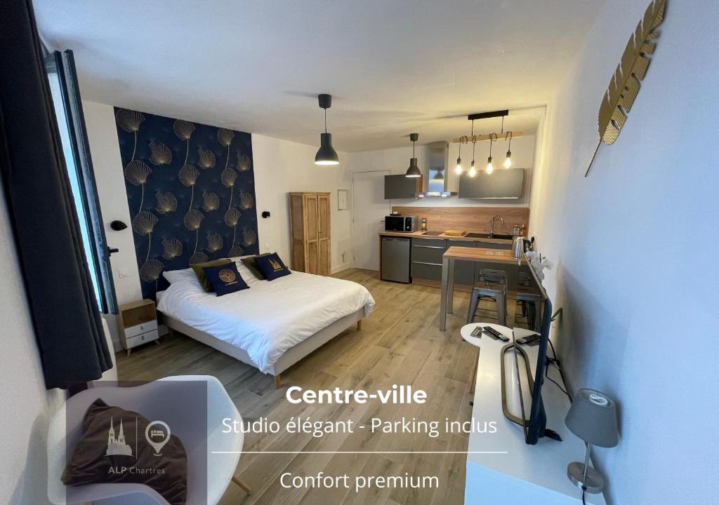 Chartres Apartment | Studio central, parking, lit Queen size par ALP Chartres