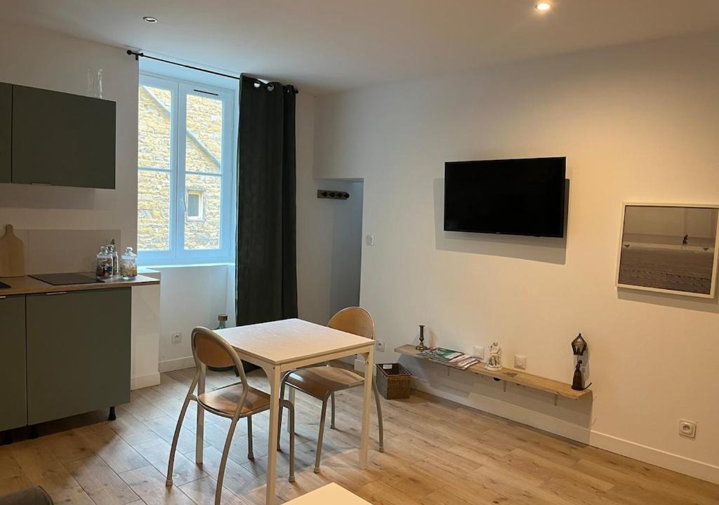 Trevoux Apartment | Studio climatisé