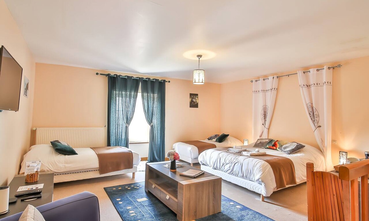 Vaudrimesnil Apartment | Studio de l’Écureuil – nature retreat with kitchen and shared garden