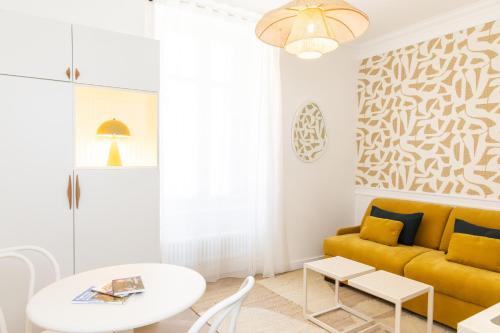 Madeleine-Champ de Mars Apartment | Studio design et cosy - Coeur de Nantes