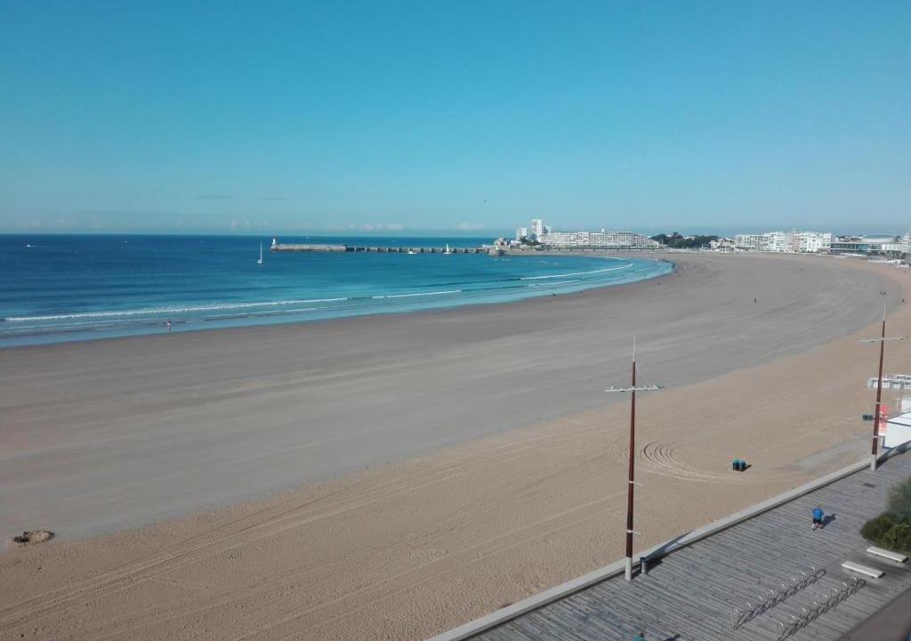 Les Sables d'Olonne Apartment | Studio face à la mer avec balcon, proche centre - FR-1-331-55