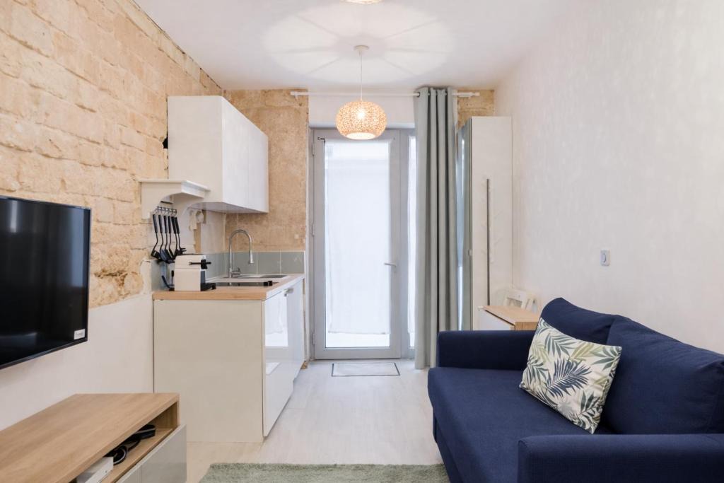 9th Arrondissement Apartment | Studio near Le Moulin Rouge and Montmartre