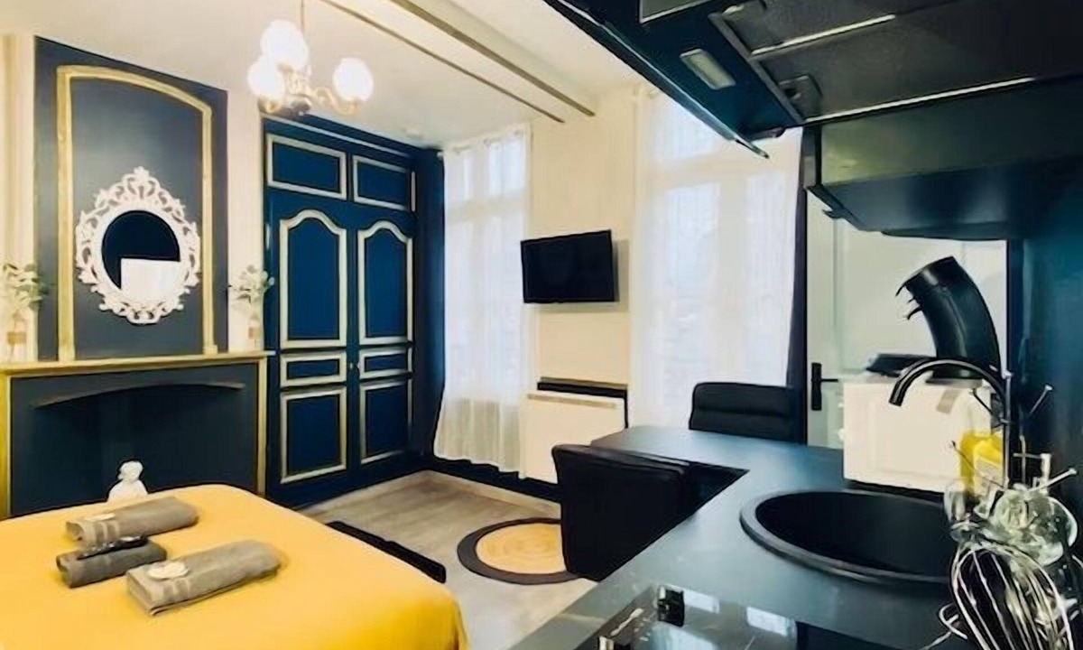 Saint-Omer Apartment | Studio Royal