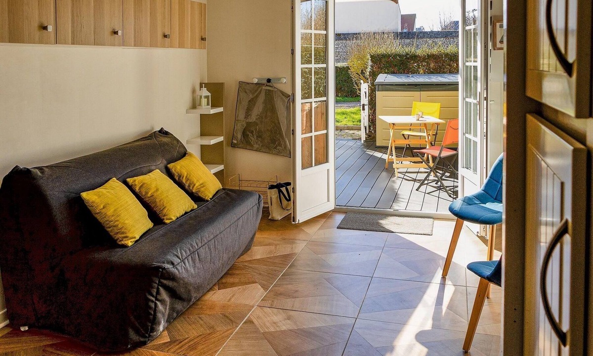 Courseulles-sur-Mer Condo | Studio with private parking, 'Coté Cour', in the center of Courseulles sur mer