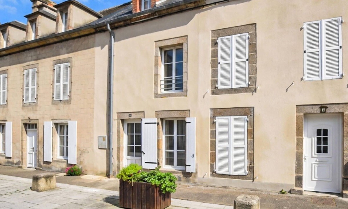 Saint-Vaast-la-Hougue House | Stunning home in SAINT VAAST LA HOUGUE with WiFi