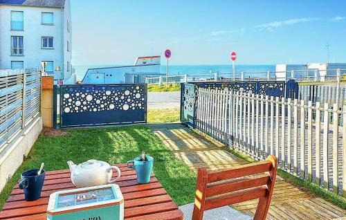 Jullouville House | Stunning Home In Jullouville With House Sea View