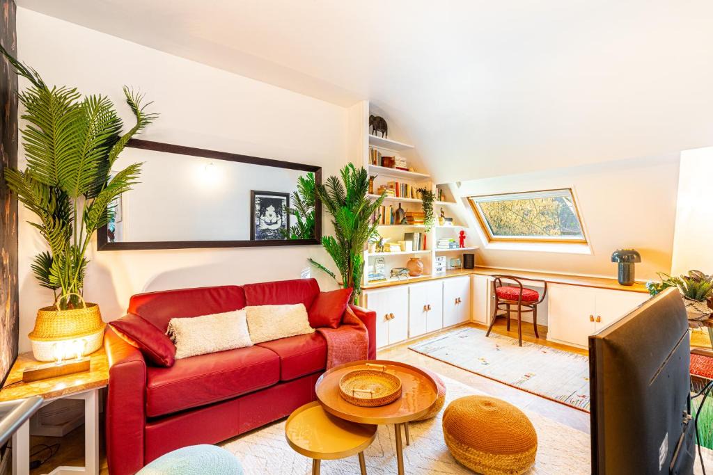 Meudon Apartment | Stylish Modern Apartement - Art, Design, Garden, Villa des Ammonites