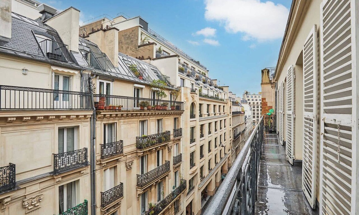 8th Arrondissement Apartment | Sublim AC-3 BDR Montaigne/Arc de Triomphe
