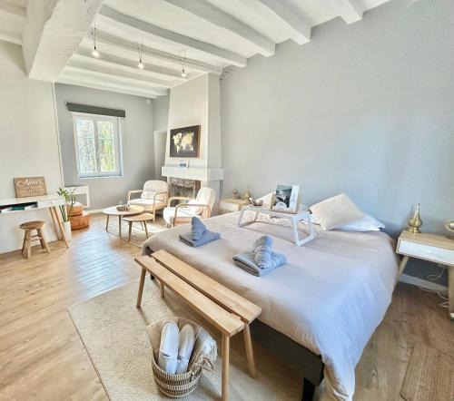 Saumur House | Suite Une Bulle d Evidence avec baignoire spa