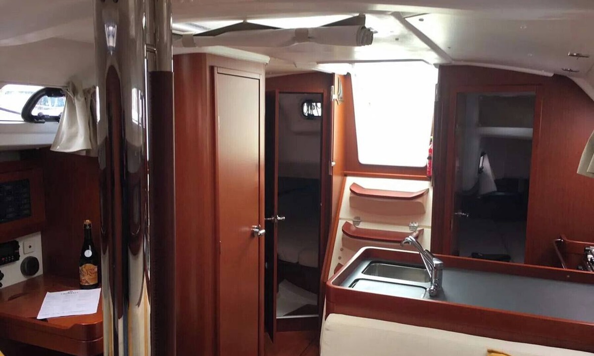 Arzon Boat Rental | Sun-Kissed Sailing Adventure in Golfo de Morbihan, Brittany