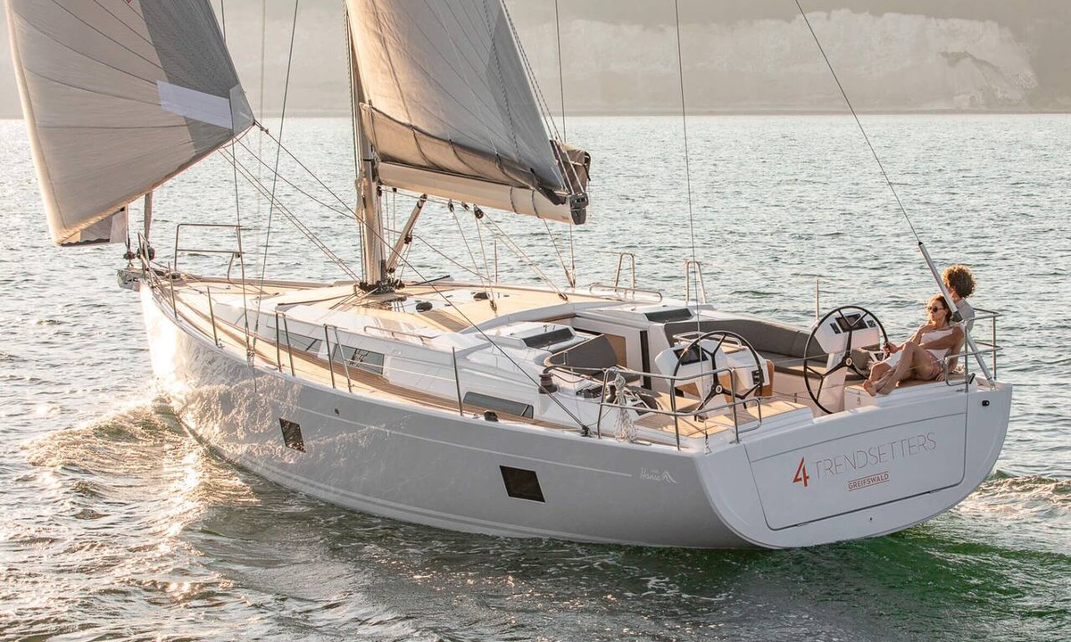 Arzon Boat Rental | Sun-Kissed Sailing Adventure in Golfo de Morbihan, Brittany