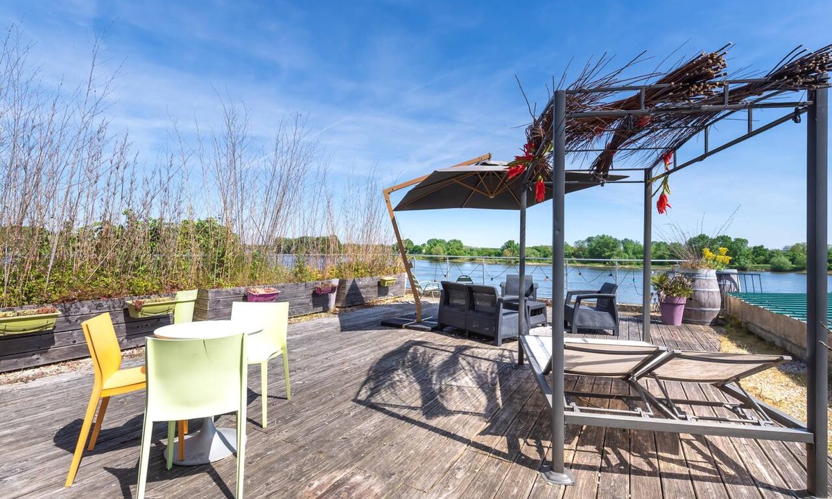 Bouchemaine Apartment | Superb Apartment with Terrace and View of the Loire Confluence