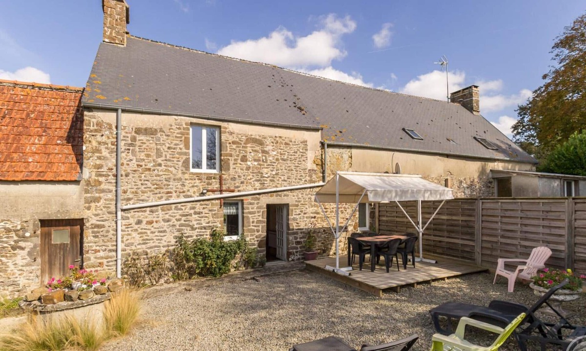 Le Mesnil Cottage | Terraced house with garden near beaches, pets allowed