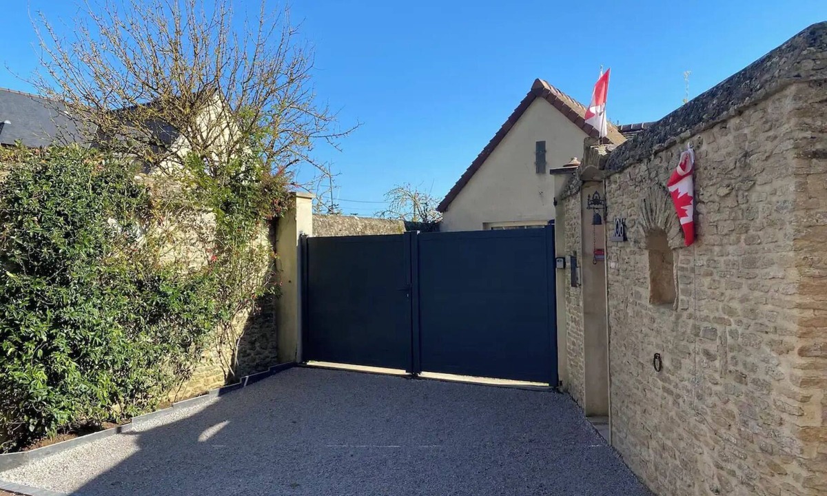 Bernieres-sur-Mer House | The 50m² Cap Romain gîte, renovated in 2024, is just 100m from the sea.