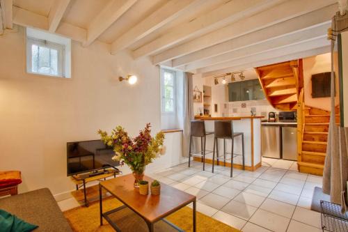 Saint-Julien House | The castle house