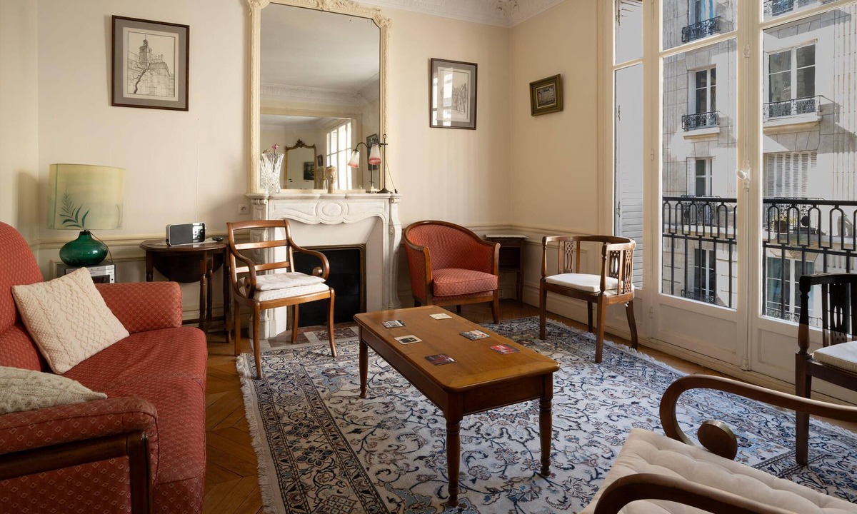 Passy Apartment | The Haussmann-style Sarcey - Welkeys
