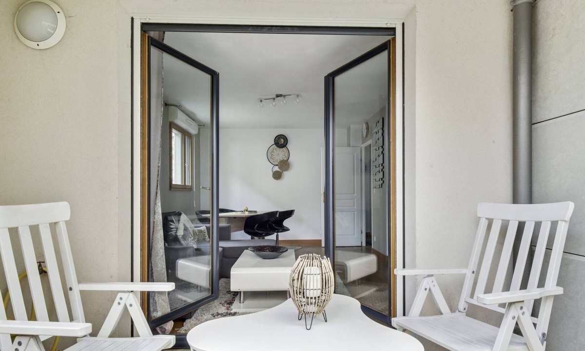 Saint-Cyr-l'Ecole Apartment | The secret garden