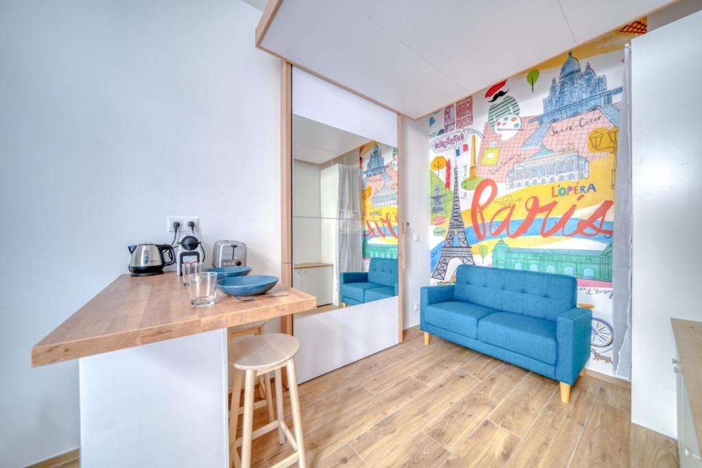 La Villette Apartment | Tiny studio canal st martin Buttes Chaumont