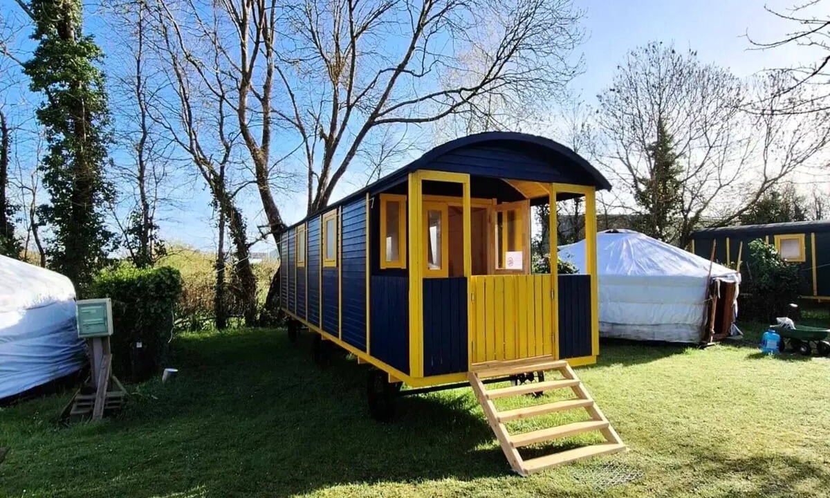 Saint-Benoit-des-Ondes Cabin | Travel Trailer for 2 People