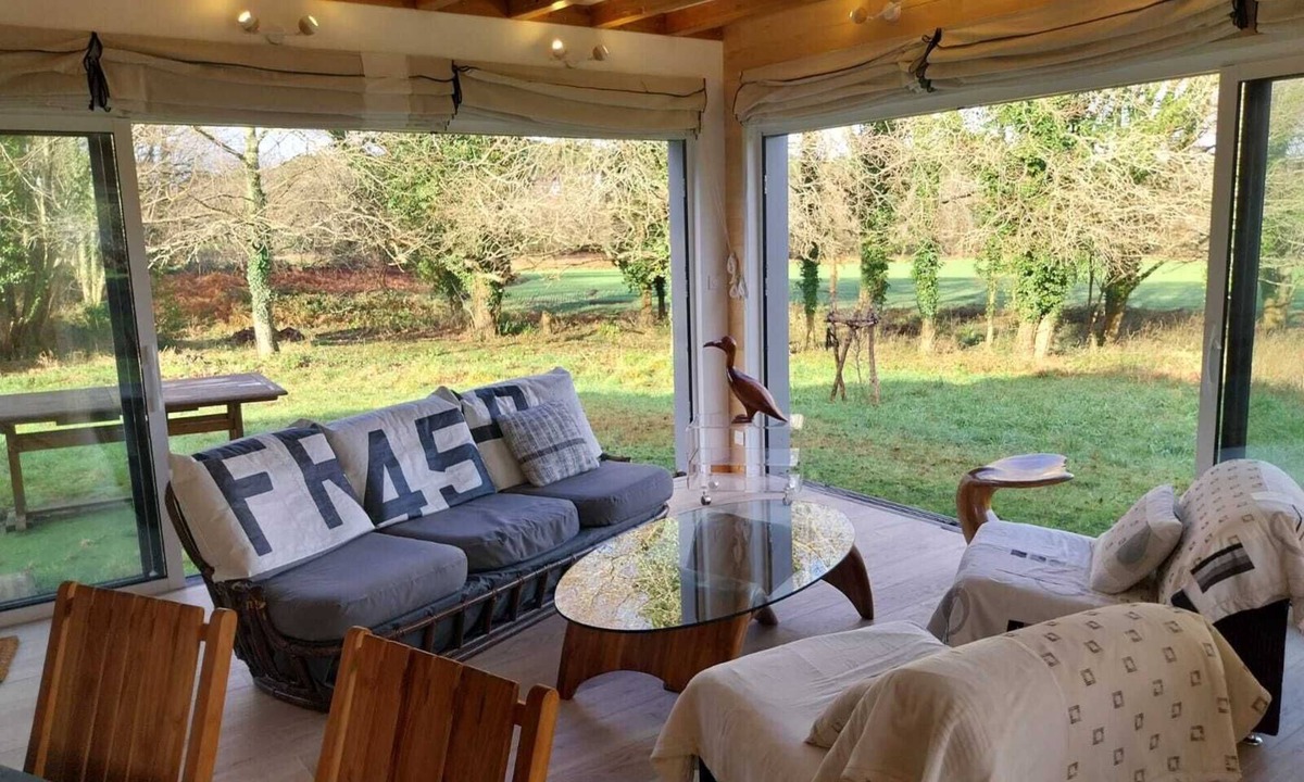 Ploemel House | Ty'Belvie Warm wooden house