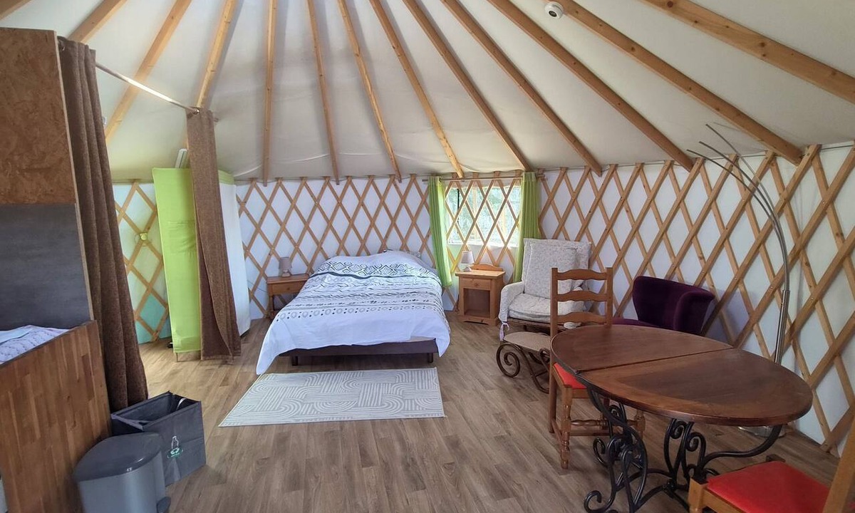 Querrien Cabin | Unique, fully equipped yurt for 2 people