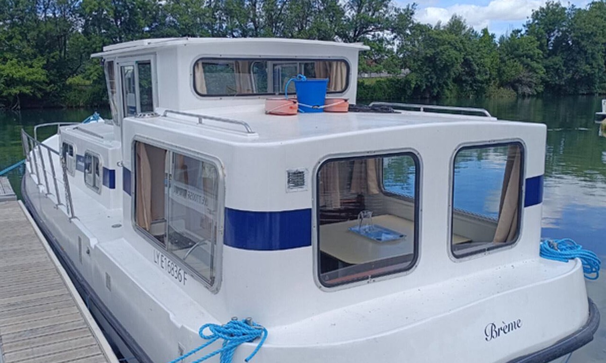 Cognac Boat Rental | Unique stay on docked penichette - 5 guests