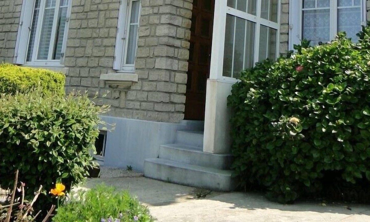 Grandcamp-Maisy Villa | Very pretty villa from the 1930s, renovated, on the port, seafront, 120 m²