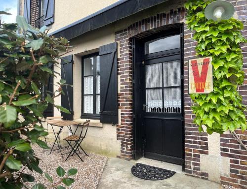 Saint-Laurent-sur-Mer House | Victory Cottage Omaha Beach