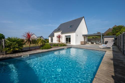 Barneville-Carteret House | Villa du Cap - Piscine privée - Sauna - Jardin - TheGoodBnb