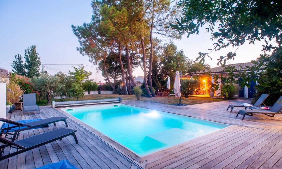 Bourgenay Villa | Villa Hautes Mers, heated pool & large garden