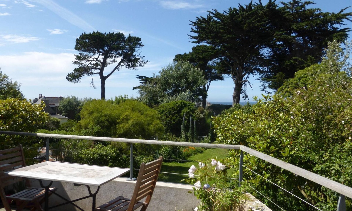 Penvenan Apartment | Villa in Port Blanc with Sea View