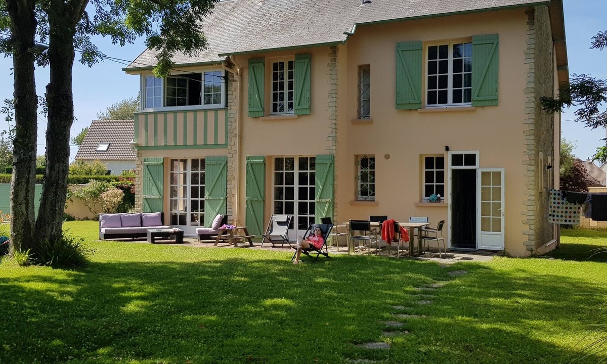 Hermanville-sur-Mer House | Villa Le Petit Bois - 2 mns walk Sword beach -Large enclosed garden - Car park