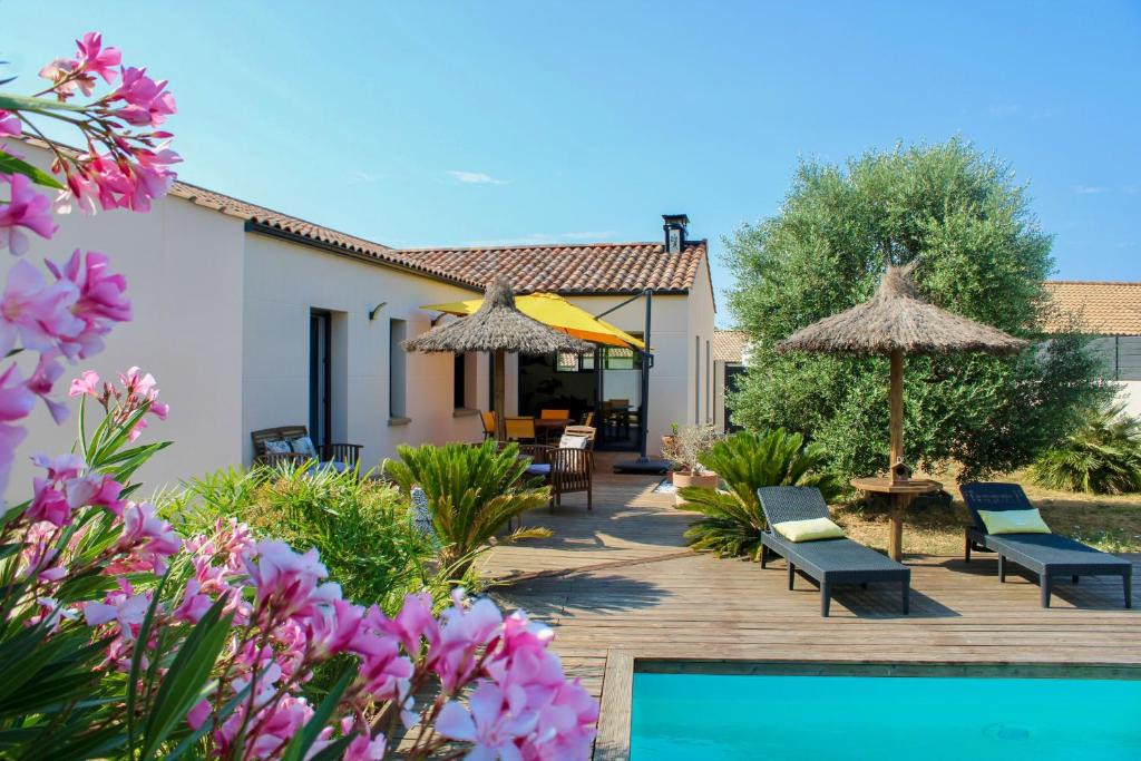 Landevieille Villa | Villa Terra Nova 8 guests Heated pool jacuzzi nature 10 min ocean