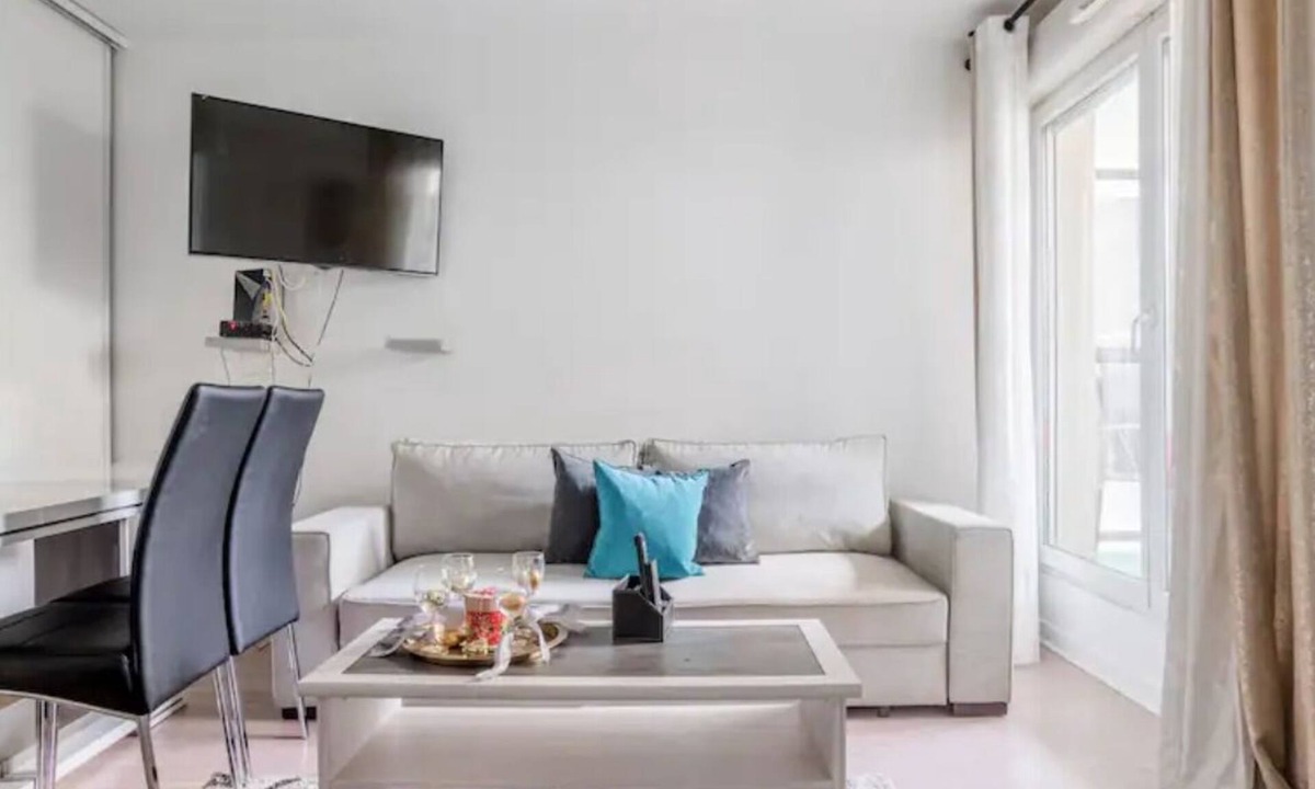 Saint-Denis Apartment | WARM APARTMENT + TERRACE + PARKING NEAR PARIS