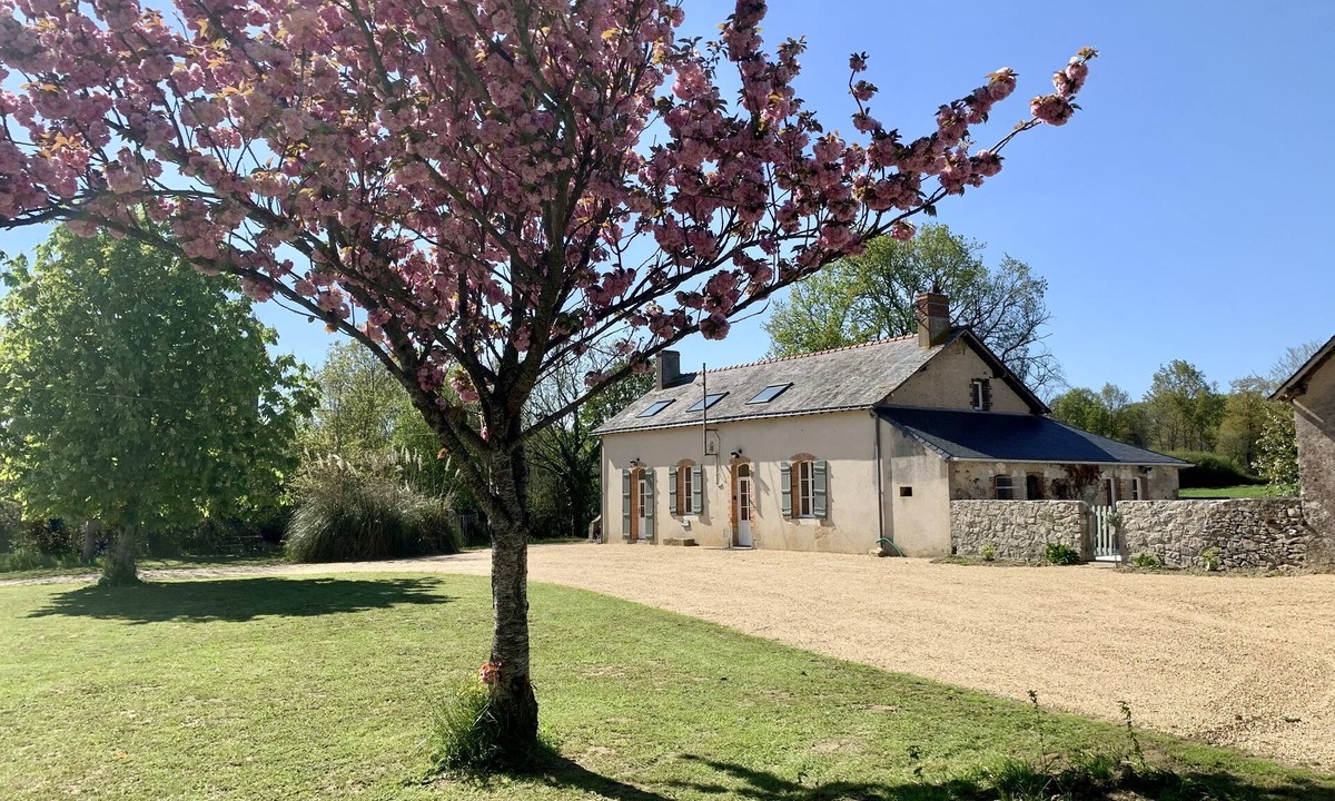 Becon-les-Granits House | Welcome to the Farm