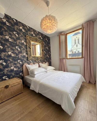 Saumur Apartment | ZEBRA CLUB Castle view and Gatsby vibe !