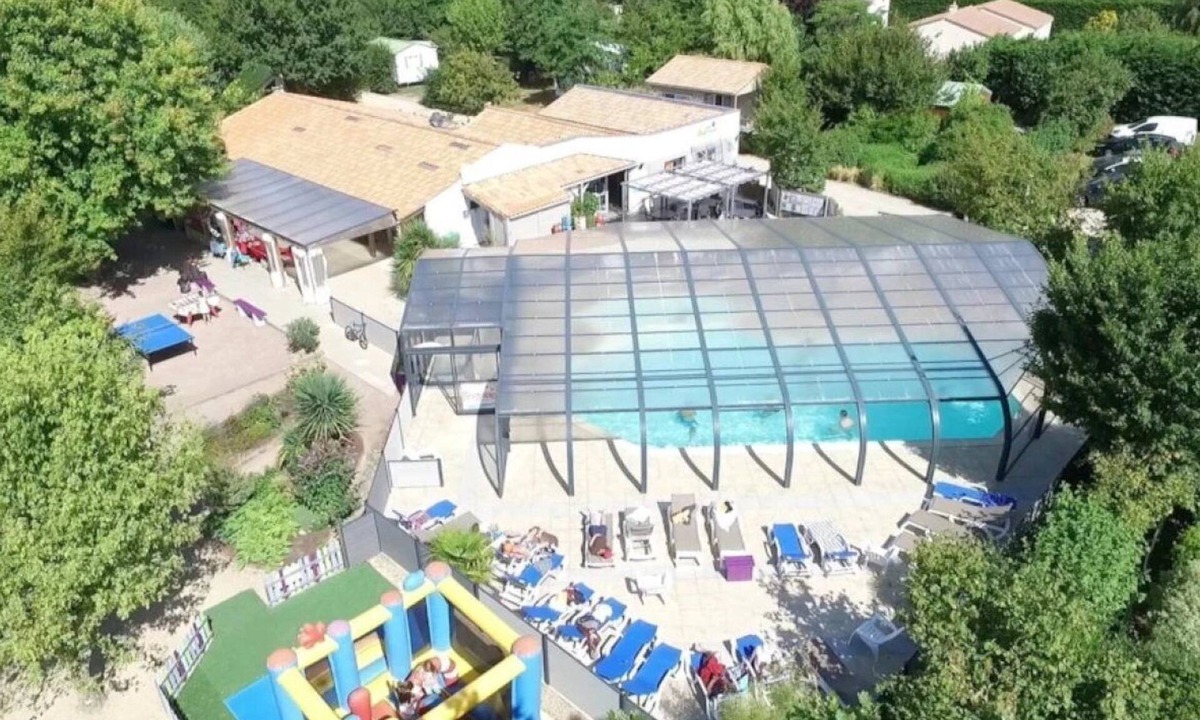 Apremont House | ZEcamping 4 étoiles piscine couverte jacuzzi sauna mobil-home TV BBQ