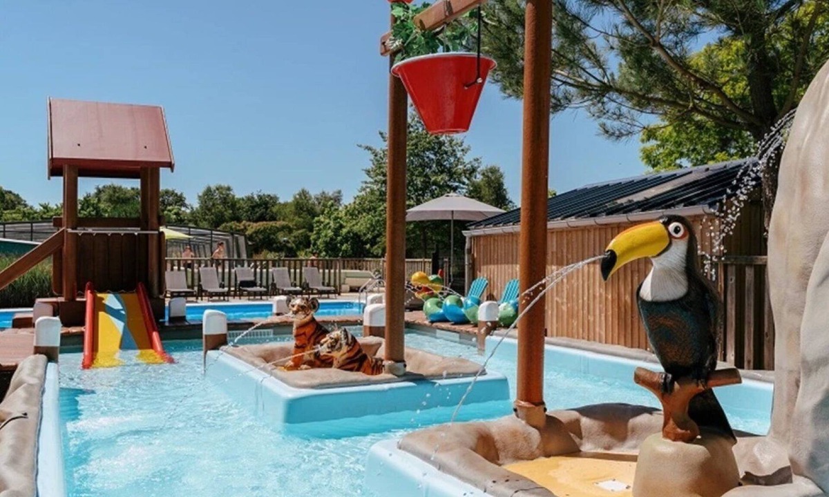 Caro House | ZEcamping 4* animé avec piscine couverte